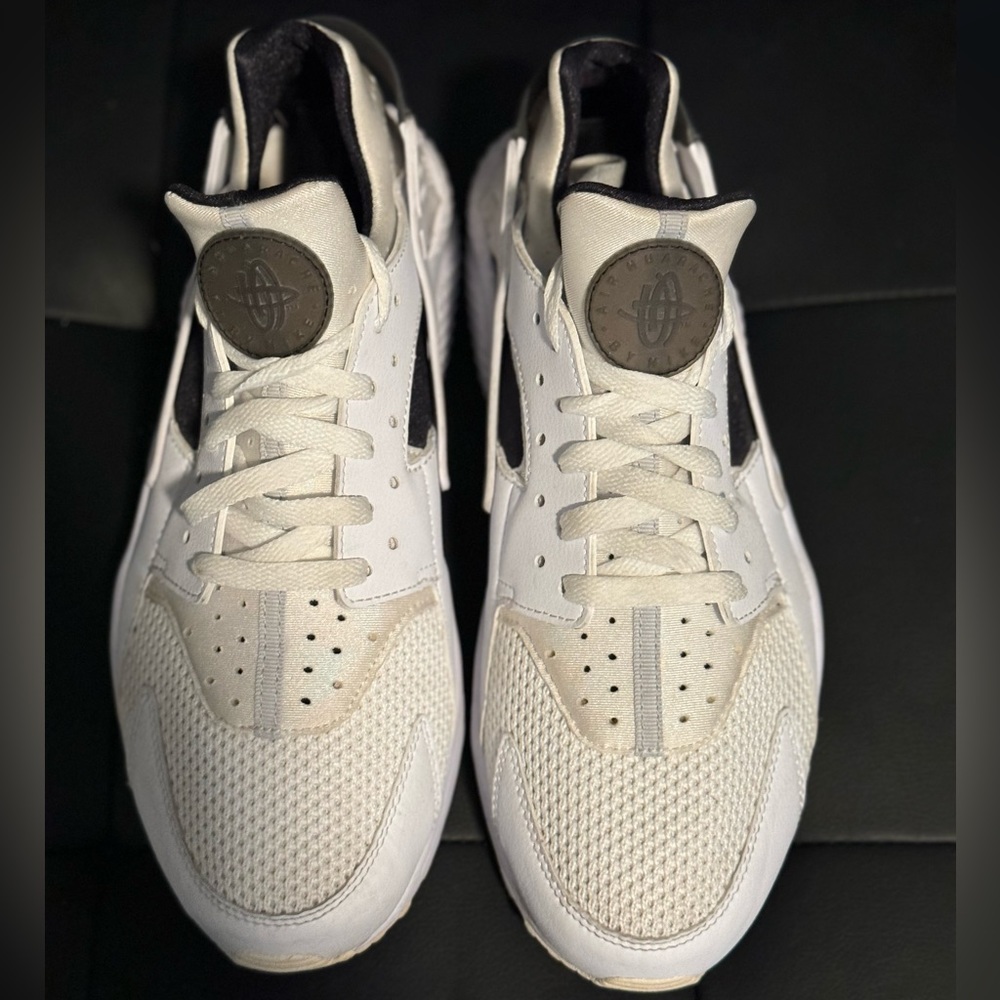 Nike Huaraches Size 11-White/Black